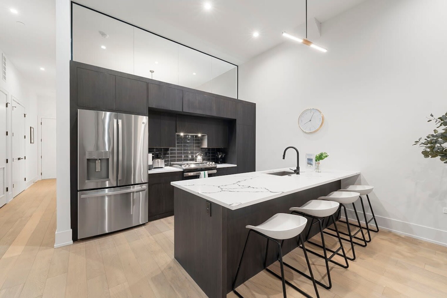 Building Photo - 318 W Grand Ave