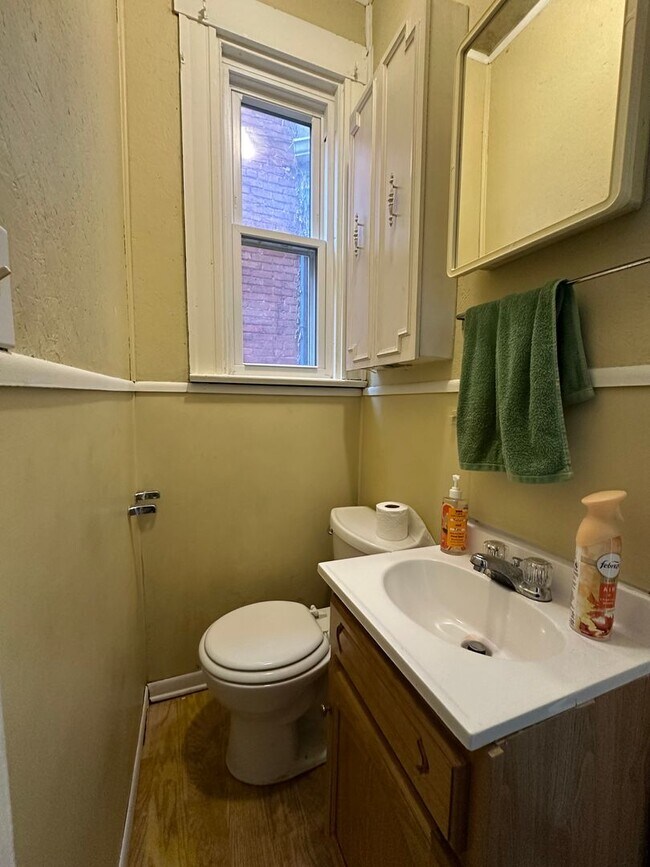 Building Photo - 5 Bedroom House Located In Clifton Near UC's Campus