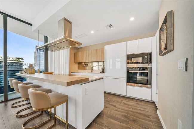 Building Photo - 1000 Brickell Plaza