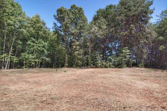 Building Photo - Lux Three Bedroom Townhouse in Sherrills Ford