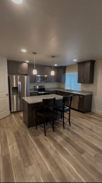 Building Photo - 1055 E 1060 S