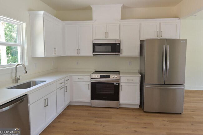 Building Photo - 1070 Moreland Dr