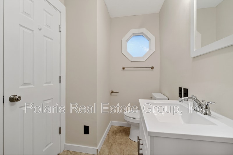 Building Photo - 1410 Hannibal St