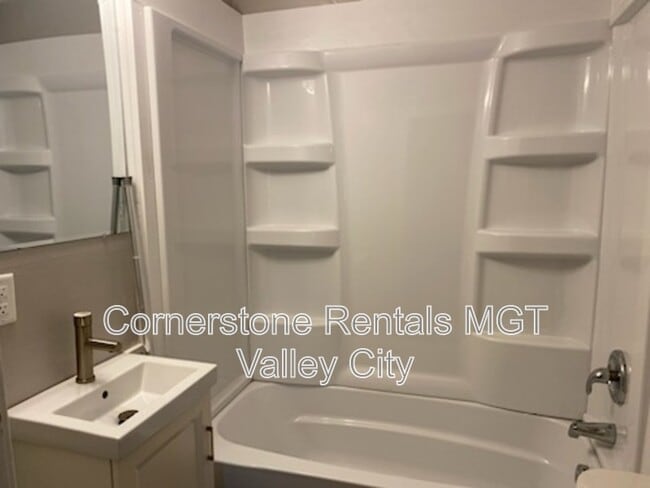 Building Photo - 208 5th Ave SW