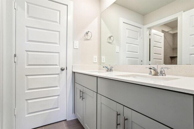 Building Photo - 14230 Rolling Pastures Dr