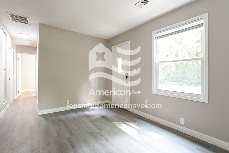 Building Photo - 2005 N Elmer St