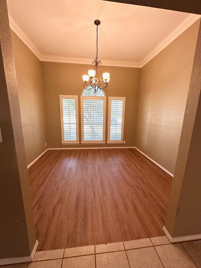 Building Photo - 4 Bed 3 Bath Ready to Rent ASAP!