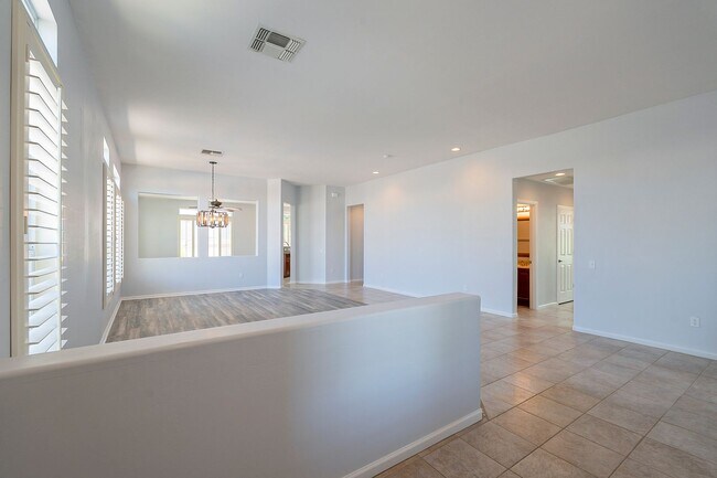 Building Photo - Gated Community!