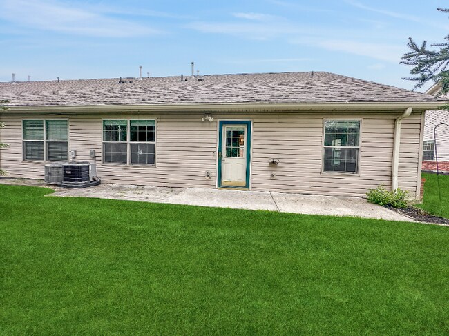 Building Photo - Beautiful 2 Beds 1.5 Baths Villa in Far South