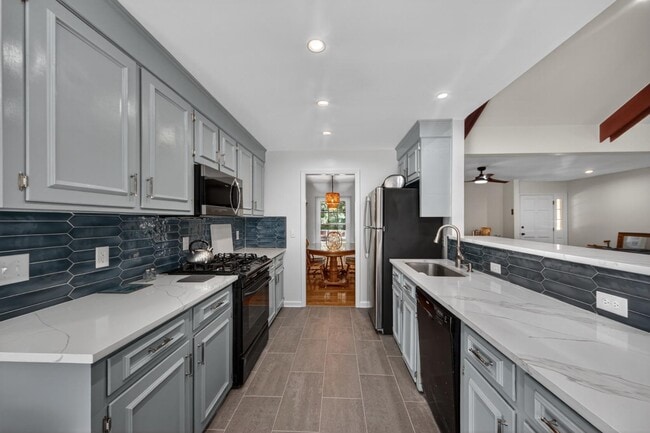 Building Photo - 1353 Secessionville Rd