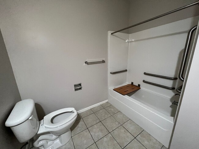 Building Photo - Pre-Leasing for 26/27 School Year