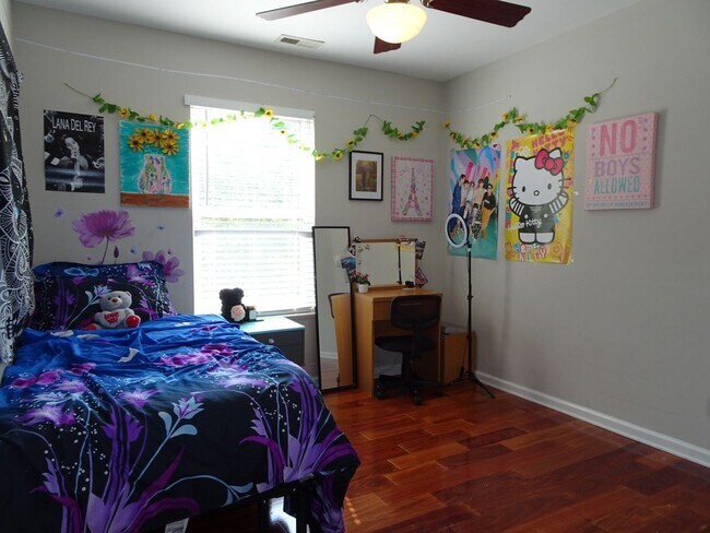 Building Photo - 3 Bedroom 2.5 Bath Single Family Home for Rent in Penniman East