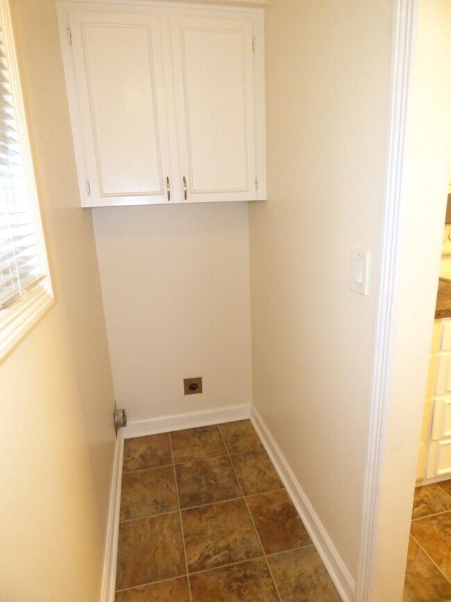 Building Photo - Rent Special: 1/2 Off April's Rent!! 3 bed 2 bath Home in North Salem