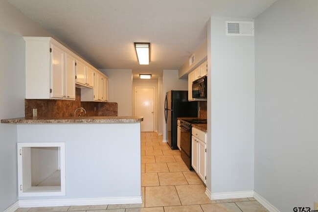 Building Photo - 963 Creekside Drive