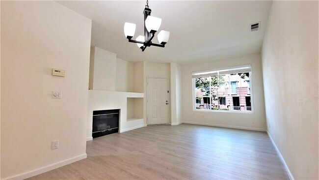Building Photo - 624 Atherton Pl