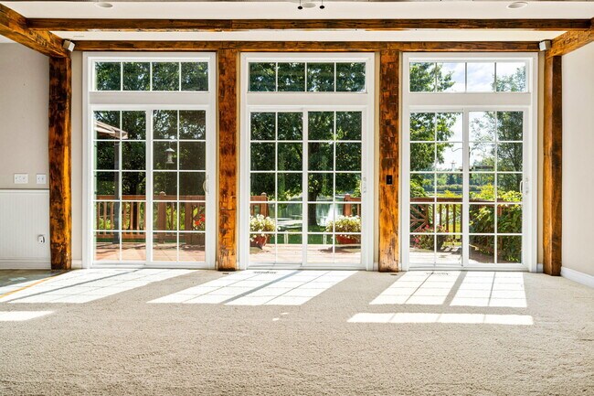 Building Photo - 950 Marshall Lakes Dr