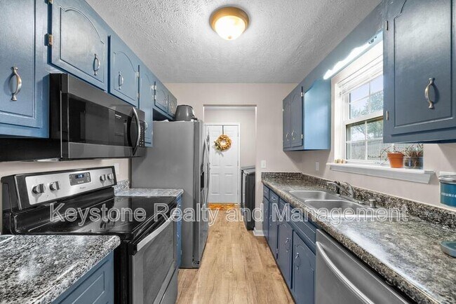 Building Photo - 223 Golden Pond Ave