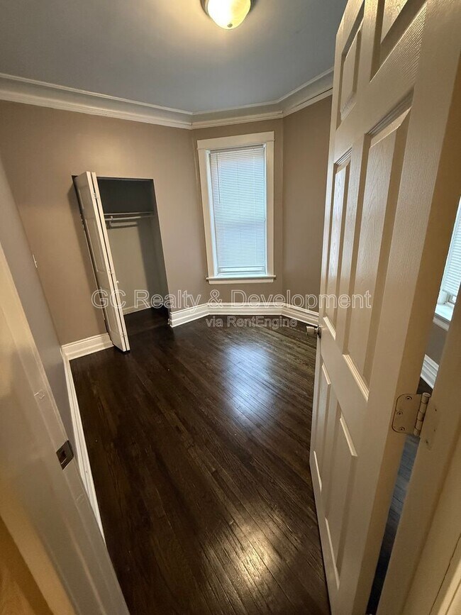 Building Photo - 7323 S Yates Blvd