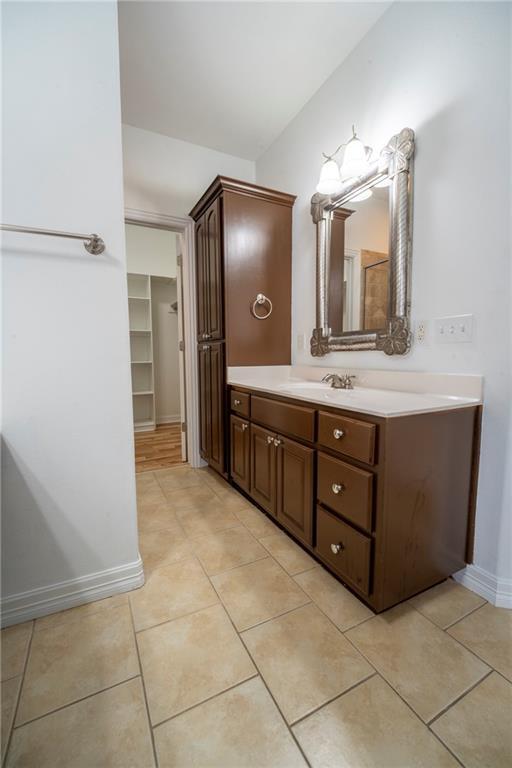 Building Photo - 4604 SW Swinton Dr