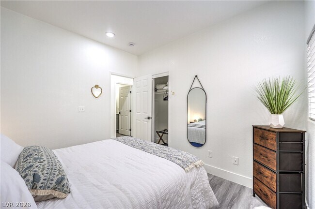 Building Photo - 10762 Flame Vine Ct