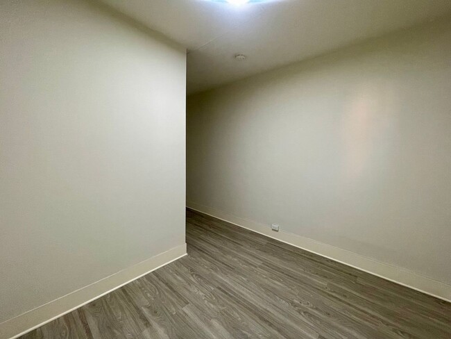 Building Photo - Ground floor Nob Hill 3BR + Office | Avail...