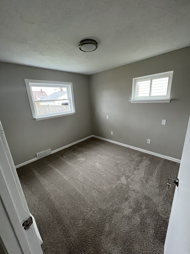 Rear Bedroom - 15893 Hummel Rd