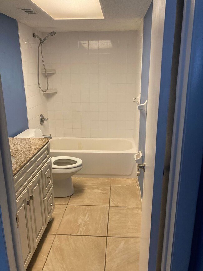 Building Photo - Delightful 2 bedroom in Habana Park!