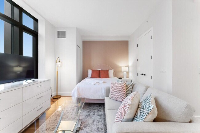 Building Photo - 2266 Cropsey Ave