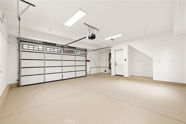 Building Photo - 905 Sunset Blvd