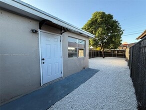 Building Photo - 481 E 31st St