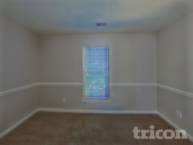 Building Photo - 1002 Hollingdale Ct