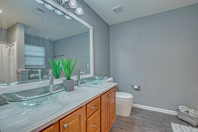 Building Photo - Comfort, Space & Convenience in Summerville