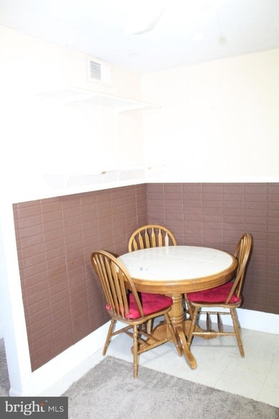 Building Photo - 4144 Freeland Ave