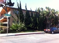 Building Photo - 2020 Vanderbilt Ln