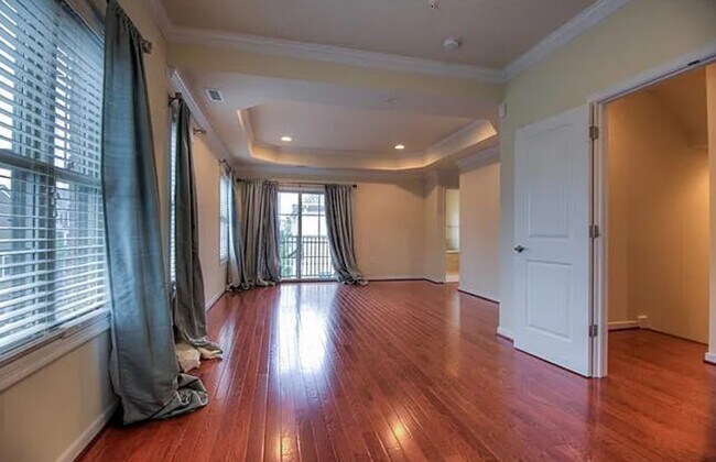 Building Photo - 3910 Village Commons Walk