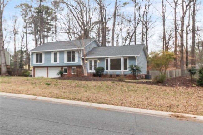 Building Photo - 4497 Glenforest Dr NE