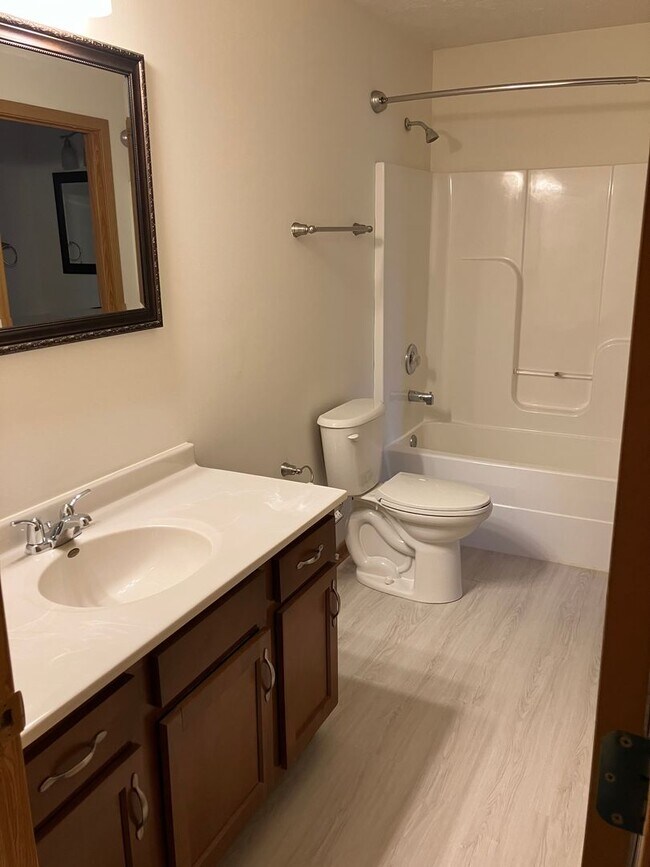 Building Photo - Updated 2 Bedroom (1084 sq ft), 1.5 Baths, and 1-Car Attached Garage in Troy, Ohio!