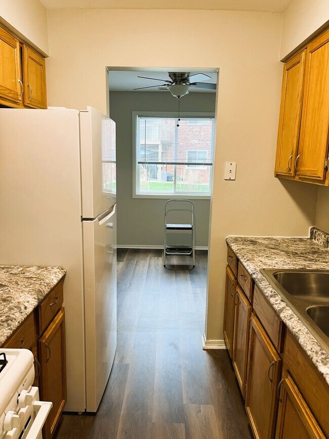 Building Photo - Modern 2-Bedroom Apartments in Crown Point, IN – Pet Friendly!