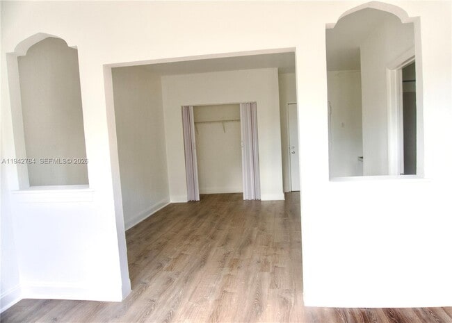 Building Photo - 501 SW 6th Ct