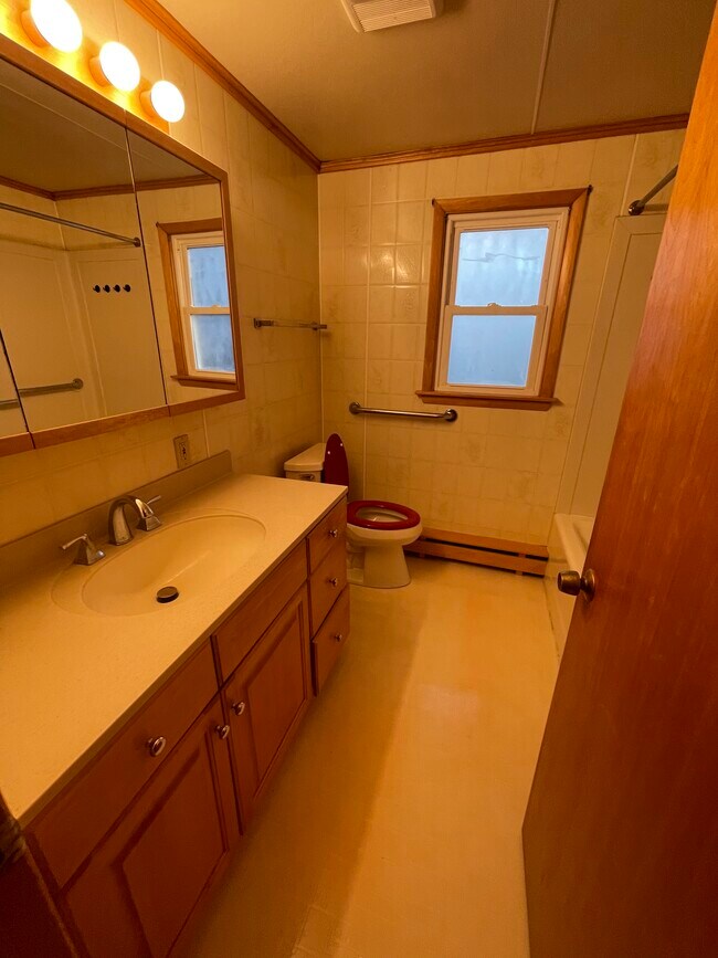 Building Photo - 1009 Beechwood Ln