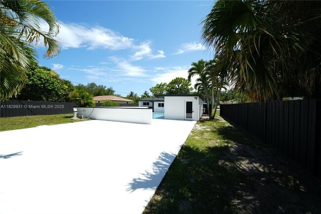 Building Photo - 2573 Conroy Dr