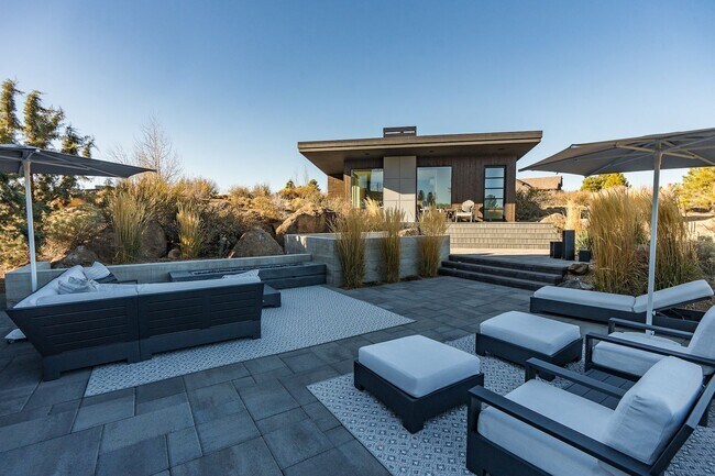 Building Photo - Contemporary Fully Furnished Four Bed Four Bath Masterpiece in Tetherow