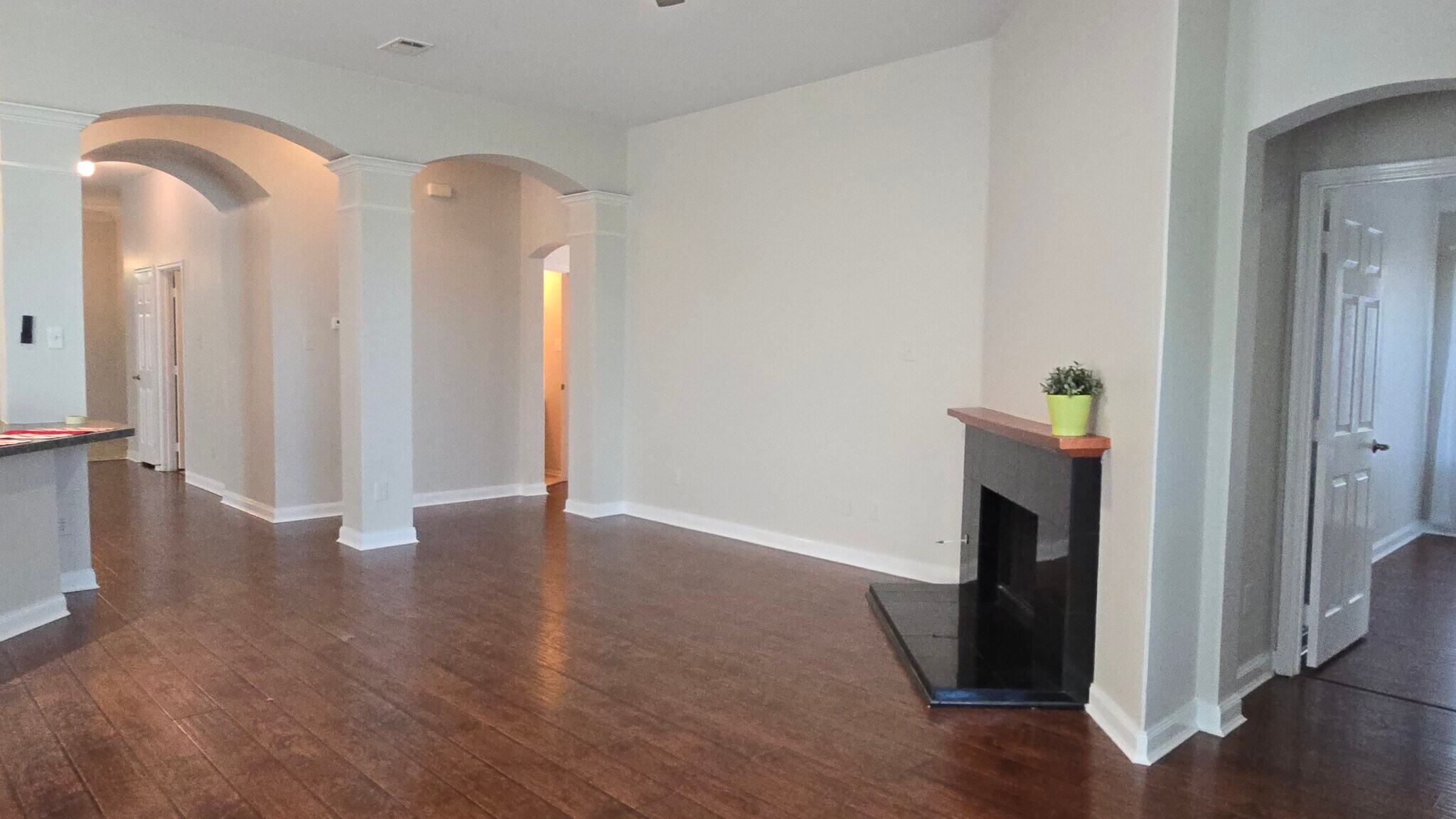 Building Photo - 6800 Oak Falls Dr