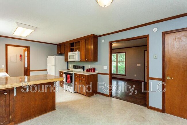 Building Photo - 1012 Windward Psge