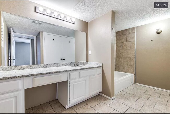 2nd bathroom - 11470 Audelia Rd