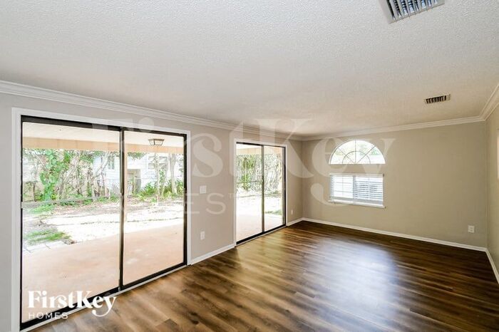 Building Photo - 207 Lily Rd
