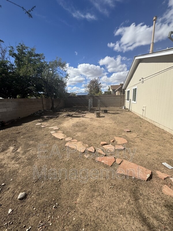 Building Photo - 4830 Aquamarine Dr NE