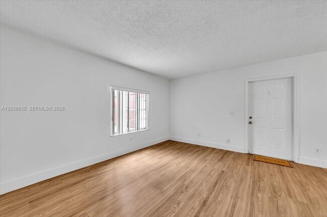 Building Photo - 1405 Miami Rd