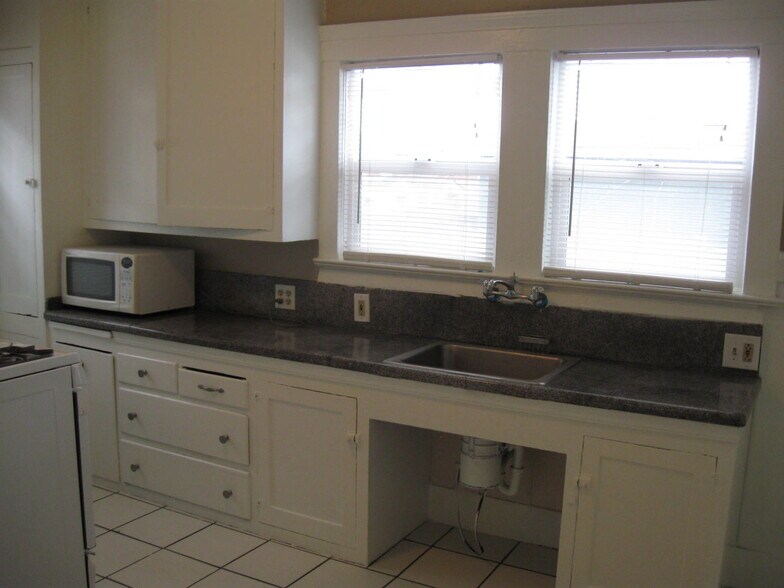 Building Photo - 2316 Brooks Ave