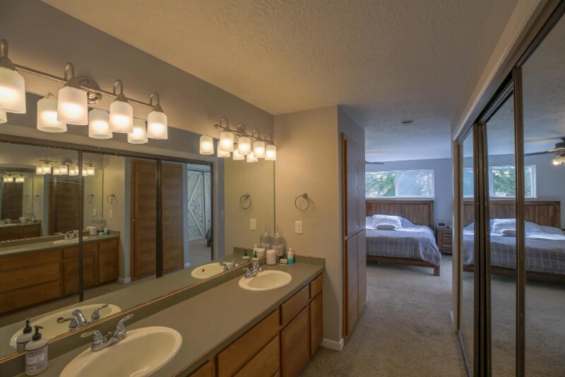 Building Photo - 1555 SW Gilson Ct